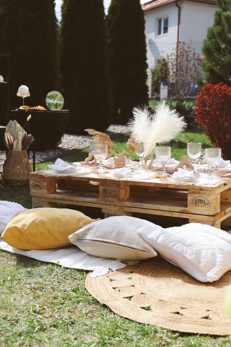 Piknik - štýlové piknikové sedenie